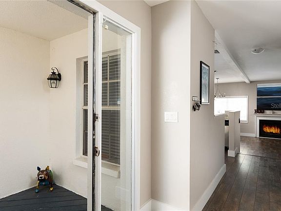 3rd image of 5207 Bayshore Blvd APT 19