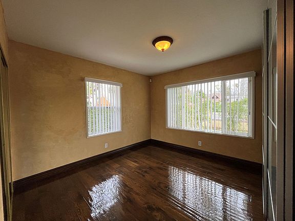 4th image of 7315 Owensmouth Ave