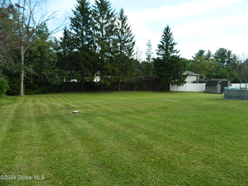 4th image of 8 Suncrest Drive