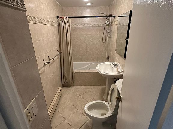 4th image of 40 Fairview Ave Floor 1