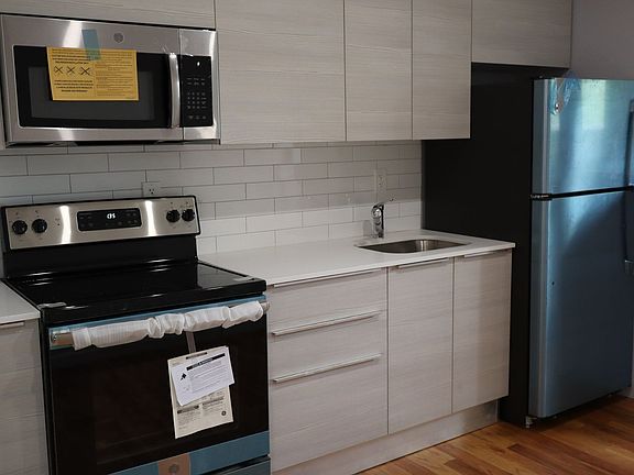 2nd image of 7 N Carey St #3
