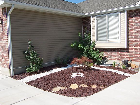 mini path/rose bushes bench
