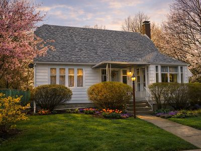 221 E Grove St, Utica, IL, 61373