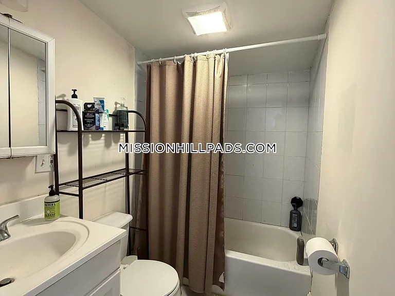 166 Hillside St #3 — Photo 4