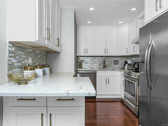 5th image of 9-05 162nd St #5B