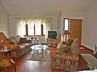 5th image of 925 N 85th St