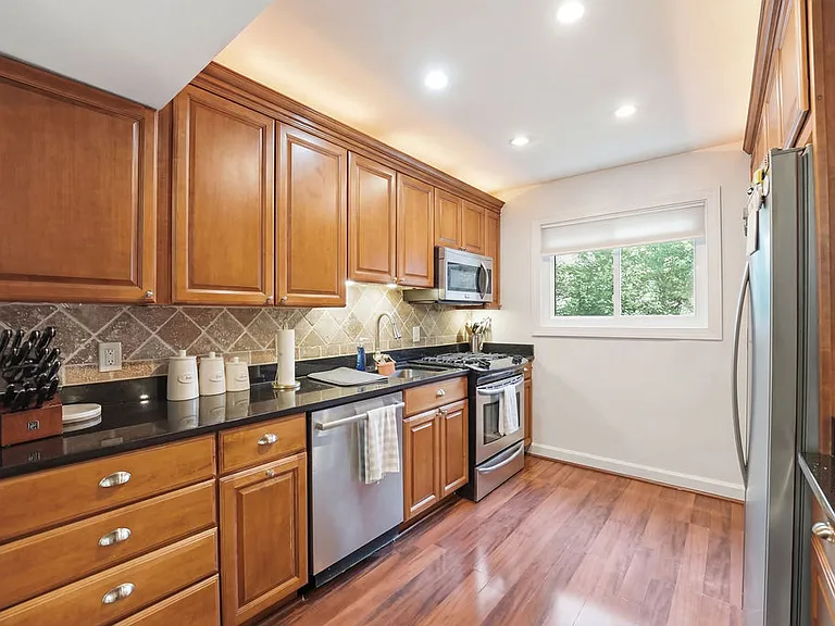 49 Skyhill Rd #204 — Photo 7