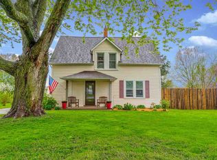 309 N 3rd St, Hills, IA 52235