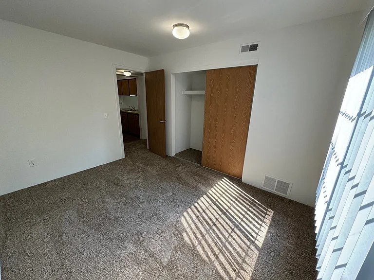 Charter Oaks Apartments — Photo 160