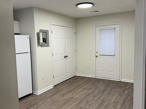 3rd image of 2576 Rhodes Rd #A