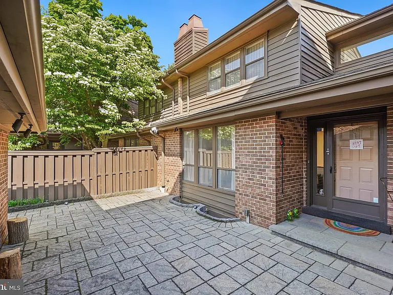 5351 Strathmore Ave — Photo 1