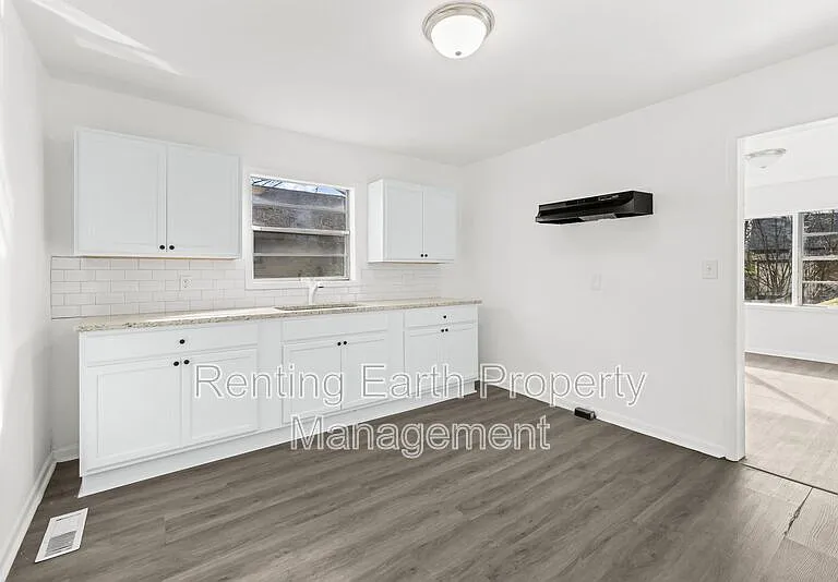 417 Athens Ave — Photo 6