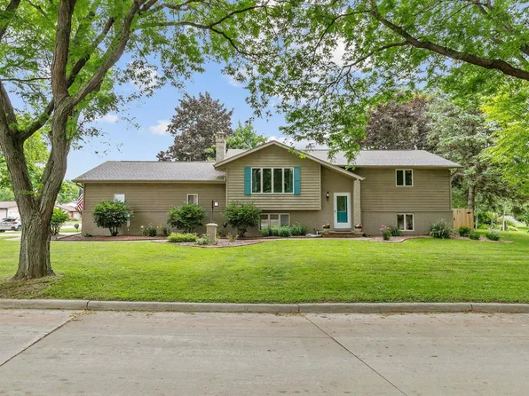 1400 S Chickadee Ln, Appleton, WI 54915