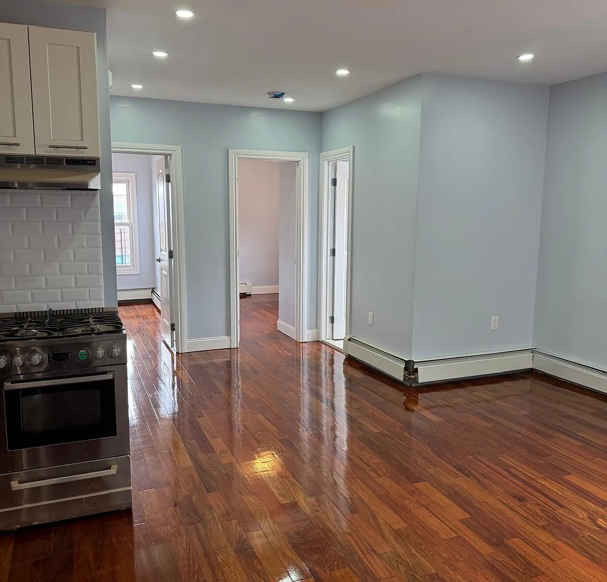 3 bed, 2.0 bath, 1200 sqft, $3,606 — Photo 3