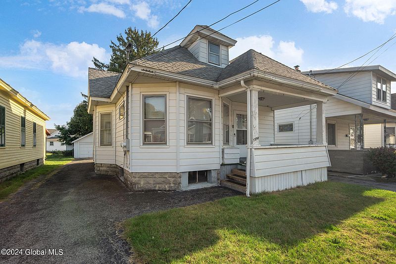 3rd image of 1339 Santa Fe Street