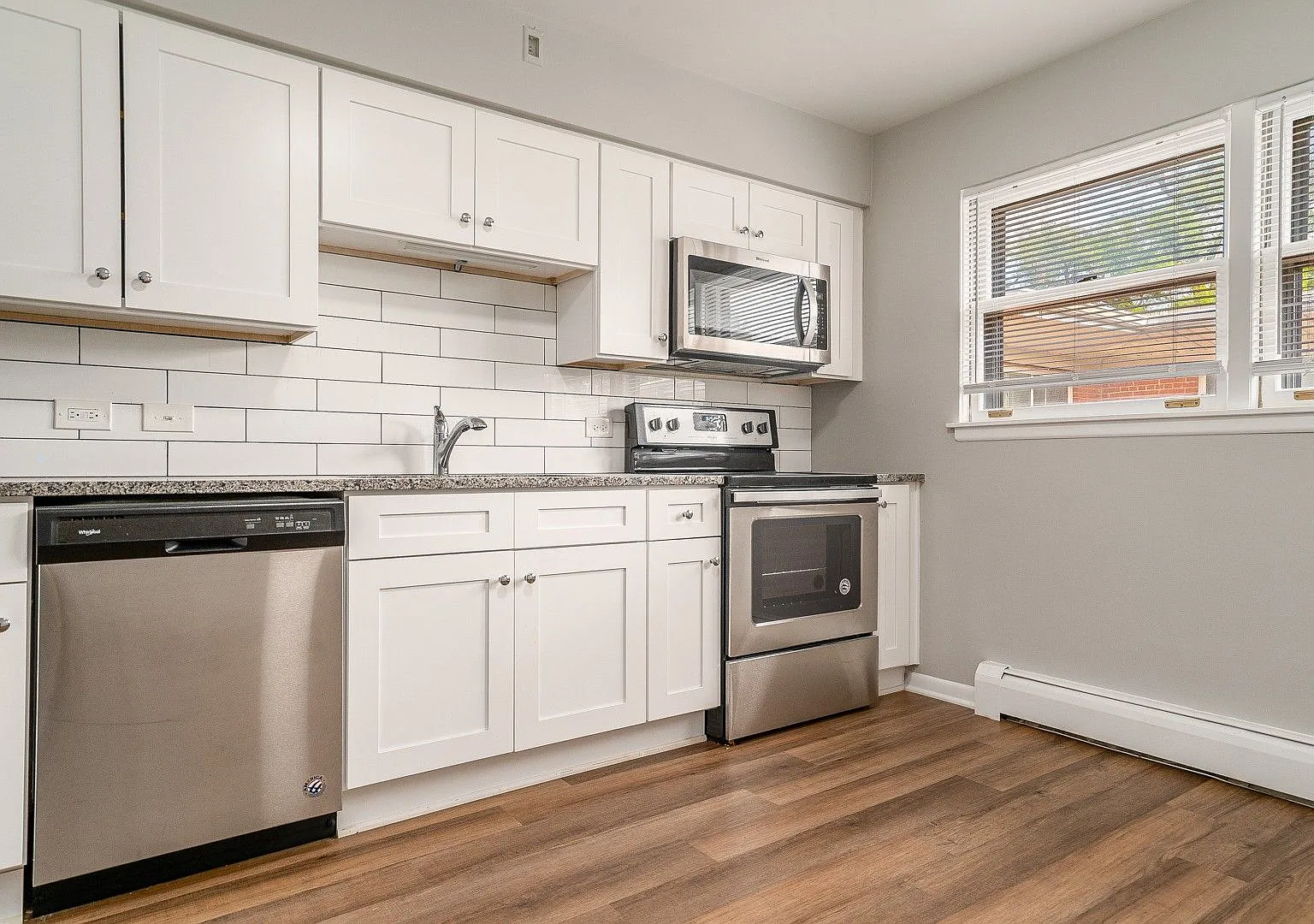 34-42 Waiola Apartments — Photo 1