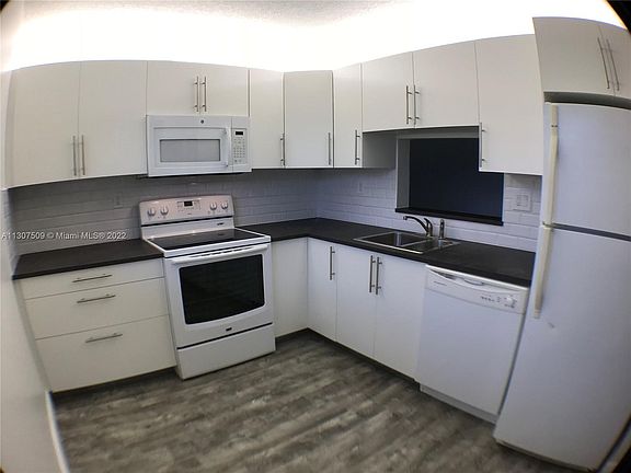 3rd image of 1810 N Lauderdale Ave