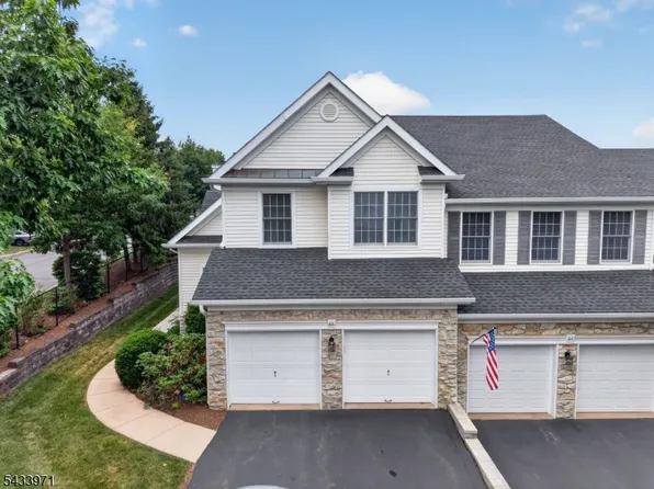 66 La Costa Dr, Clinton Twp., NJ 08801