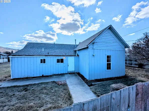 1017 S 3rd St, Union, OR 97883