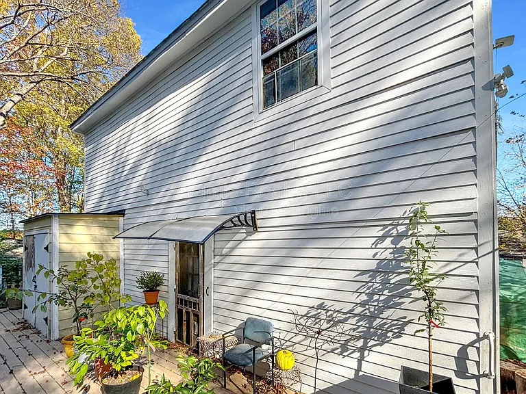 1064 Curran St NW #B — Photo 8
