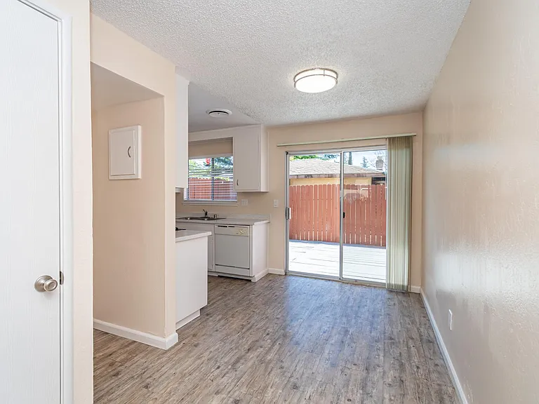OakHill Townhomes — Photo 10