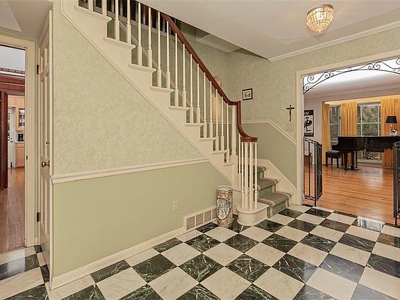 4th image of 19401 N Park Blvd