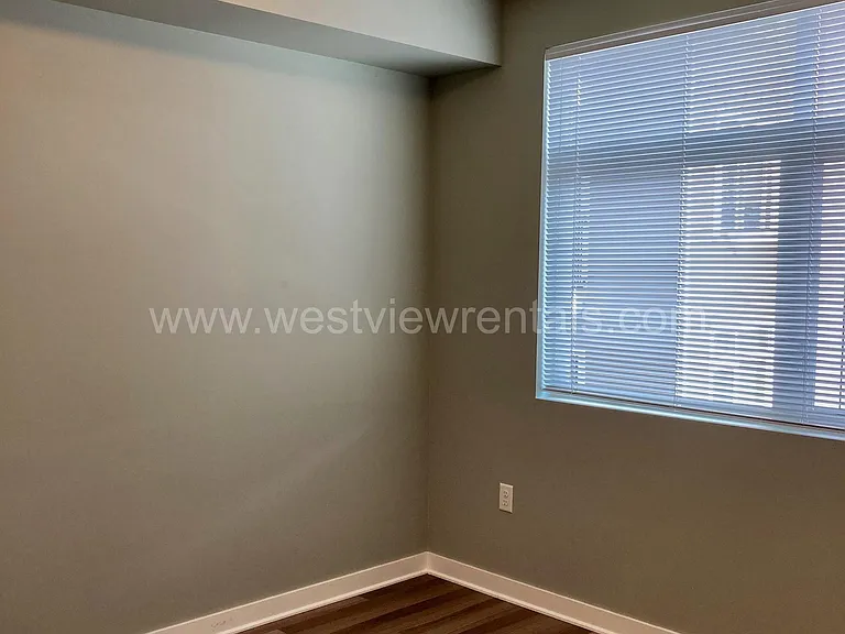 203 E Laurel St — Photo 138