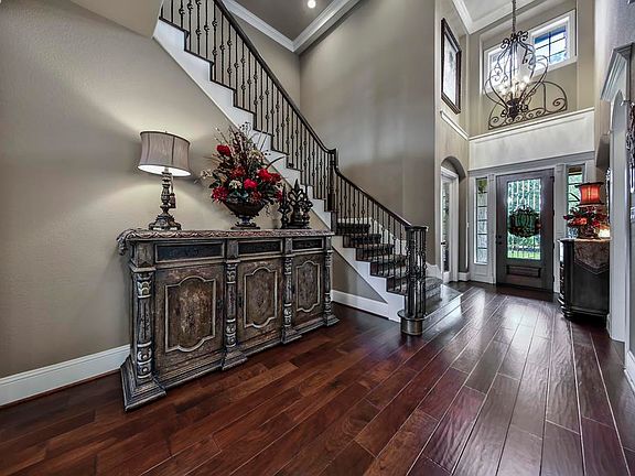 3rd image of 11 N Fair Manor Cir