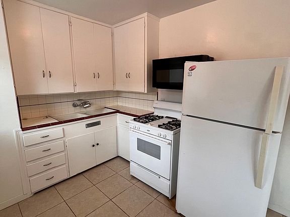 4th image of 1284 N Van Ness Ave