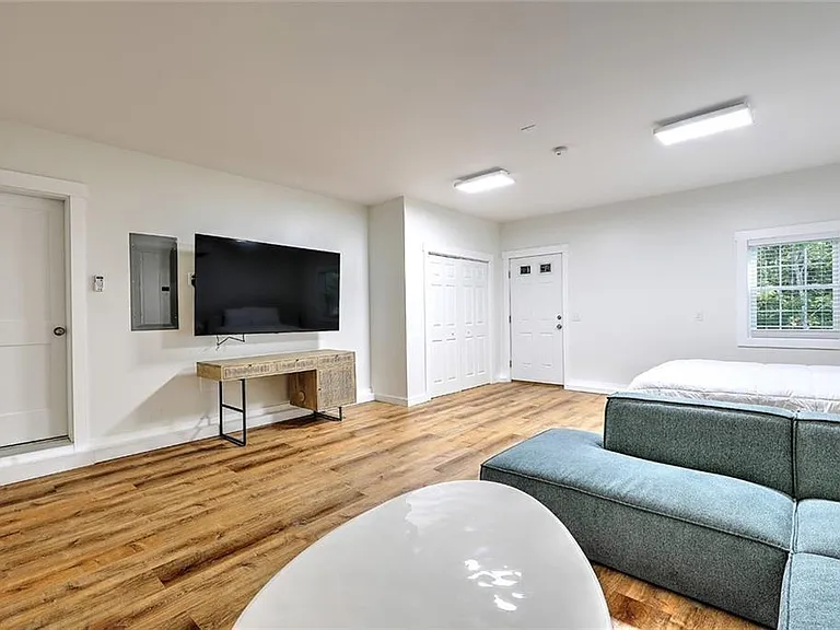 137 Rosebriar Ave — Photo 31