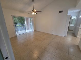 12130 Saint Andrews Pl APT 207, Hollywood, FL 33025
