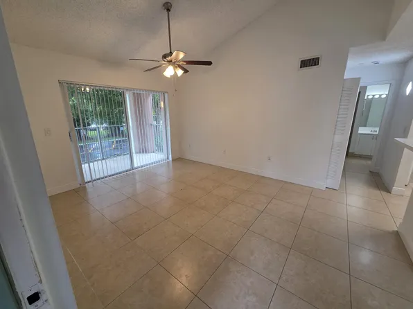 12130 Saint Andrews Pl, Hollywood, FL