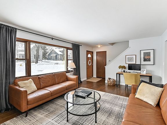 4th image of W59N374 Hilbert Ave