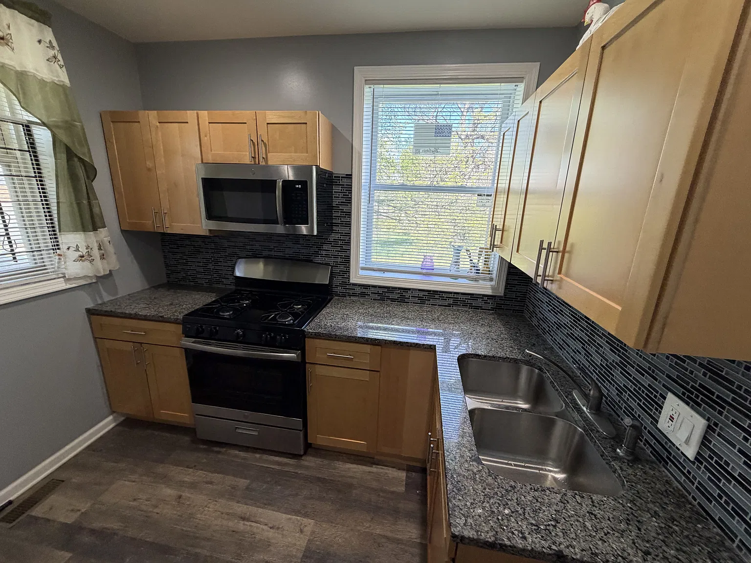 6920 South Vernon Avenue - 6920-1 — Photo 3