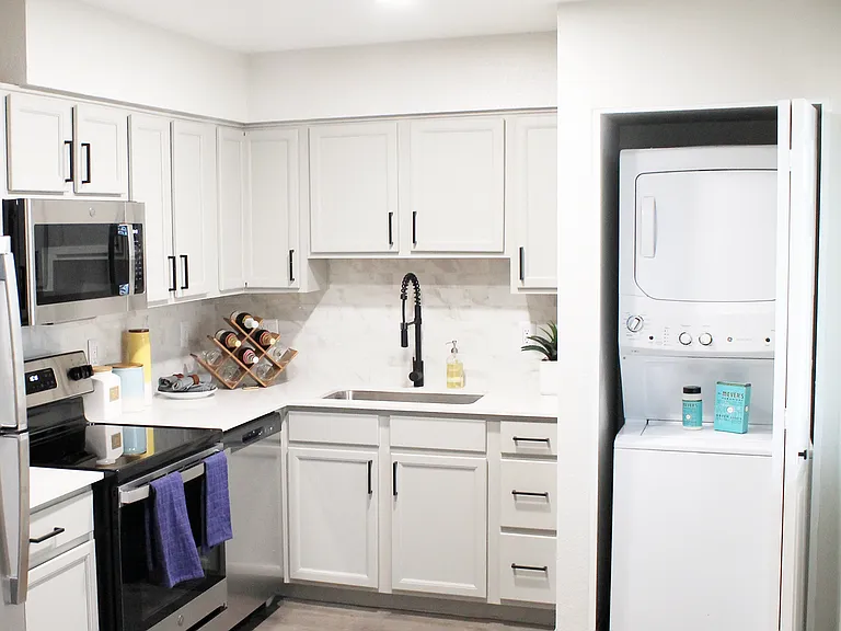 Platinum Kitchen and In-Unit Washer/Dryer