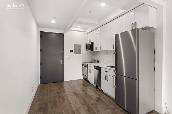 Rented by Sotheby's International Realty | media 10