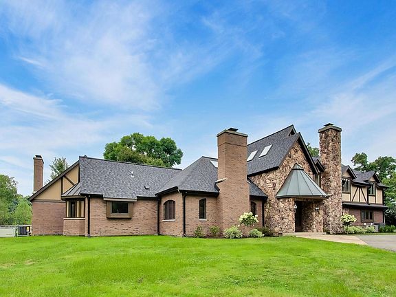 3rd image of 1899 Hilltop Ln