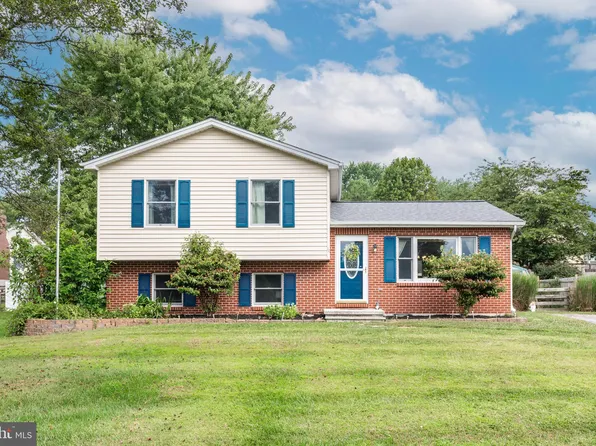 14 Garden Ln, Hanover, PA 17331