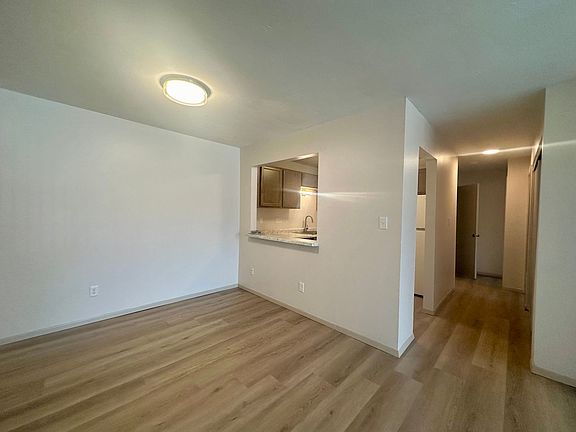 5th image of 1670 Shawano Ave #9