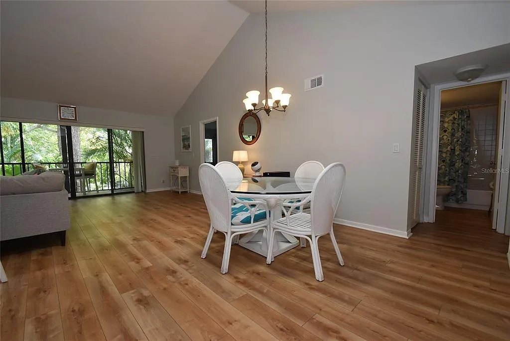2 bed, 2.0 bath, 1112 sqft, $2,200 — Photo 2