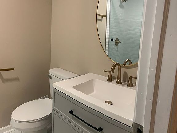 5th image of 203 Parkwood Dr