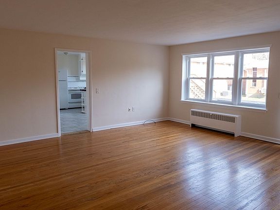 3rd image of 665 Columbia Tpke APT 3