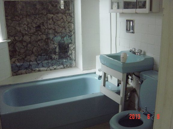 4th image of 8724 S Saginaw Ave