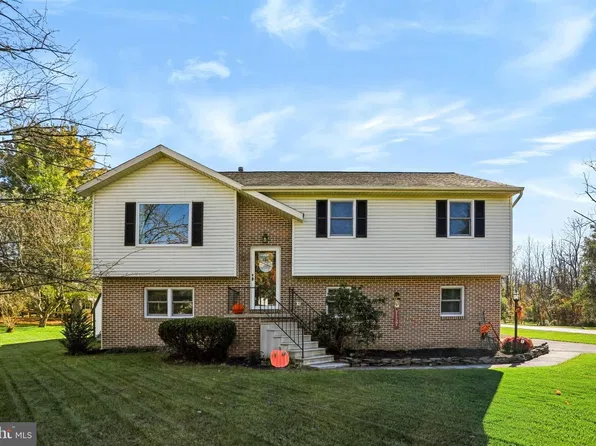 12 Wooded Run Dr, Dillsburg, PA 17019