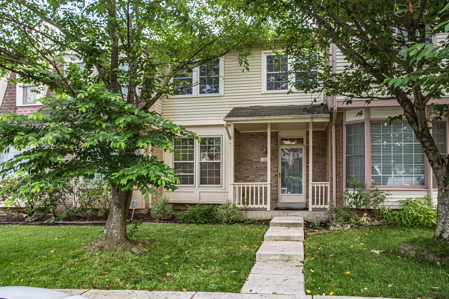 2021 Hickory Hill Ln photo 1
