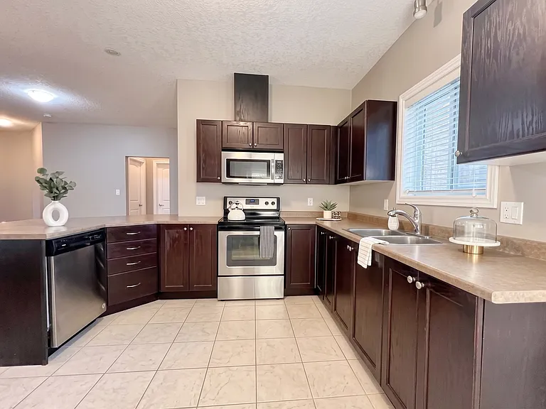 2182 William Shakespeare St #EXECUTIVE — Photo 5