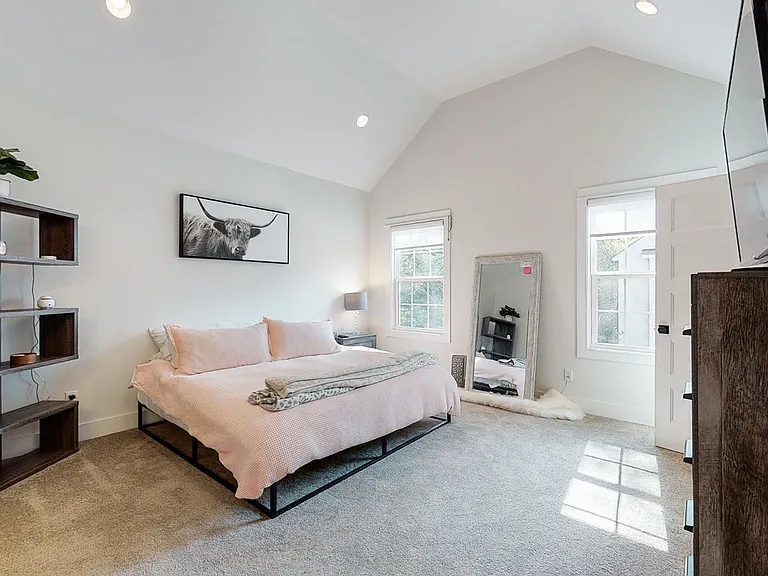 6119A Neighborly Ave — Photo 11