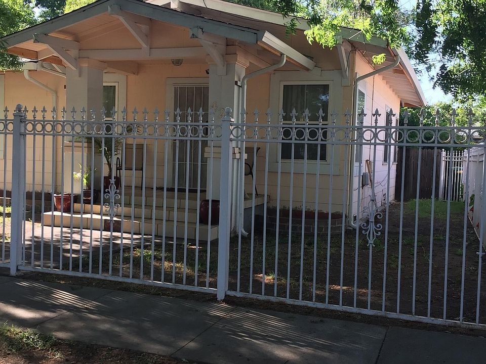 1st image of 429 E Mariposa Ave