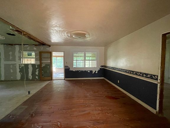 5th image of 402 Glenview Dr