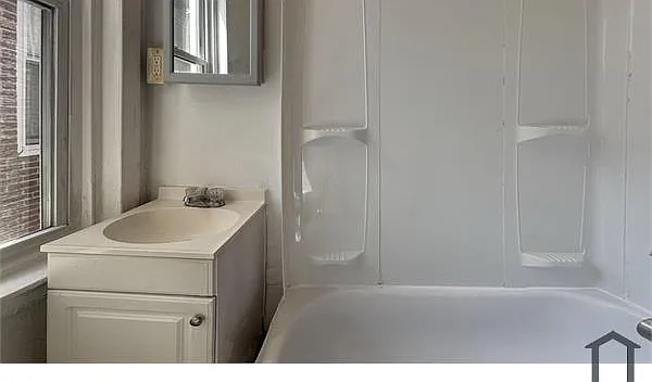 3 bed, 1060 sqft, $1,375 — Photo 2